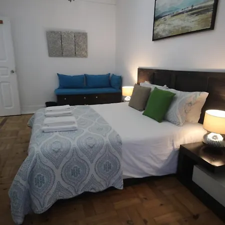 Гостевой дом Ocean M1 R4 - Large Double With Shared Bathroom In Center Лиссабон