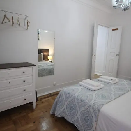 Ocean M1 R4 - Large Double With Shared Bathroom In Center בית הארחה