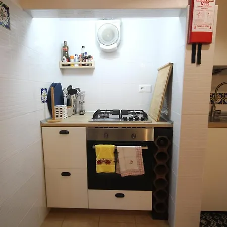 Ocean M1 R4 - Large Double With Shared Bathroom In Center בית הארחה