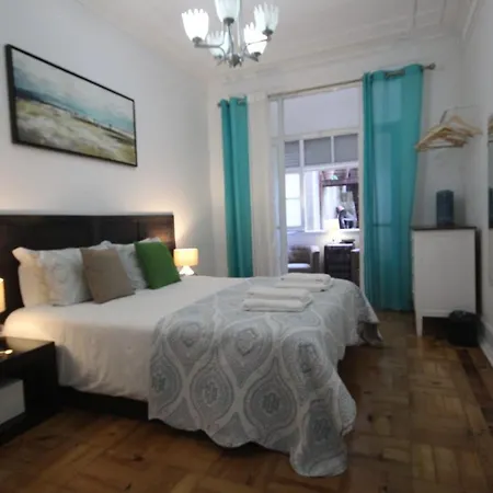 Ocean M1 R4 - Large Double With Shared Bathroom In Center Lissabon