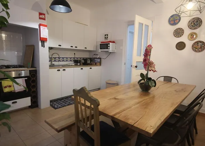 Ocean M1 R4 - Large Double With Shared Bathroom In Center リスボン