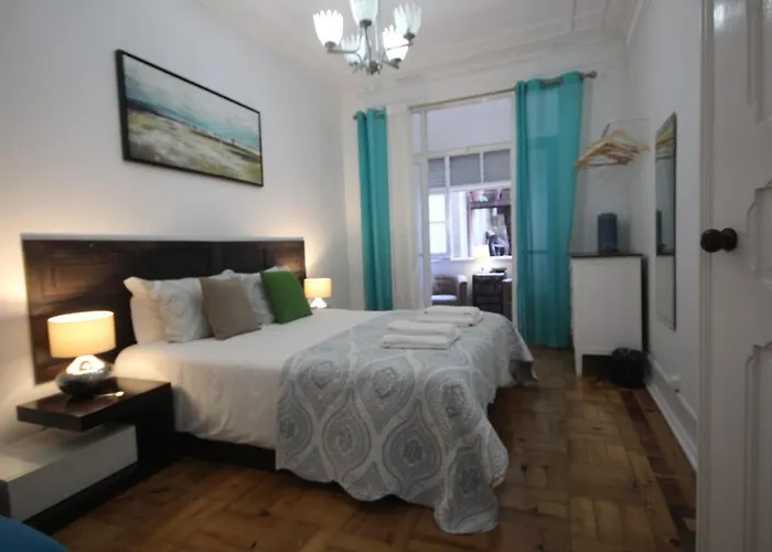 Ocean M1 R4 - Large Double With Shared Bathroom In Center リスボン