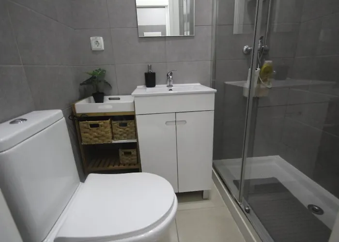 게스트하우스 Ocean M1 R4 - Large Double With Shared Bathroom In Center 리스본