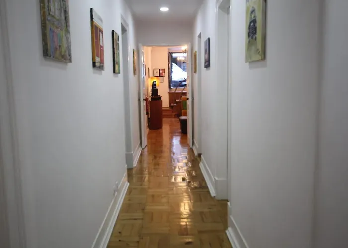 Ocean M1 R4 - Large Double With Shared Bathroom In Center 게스트하우스 3*